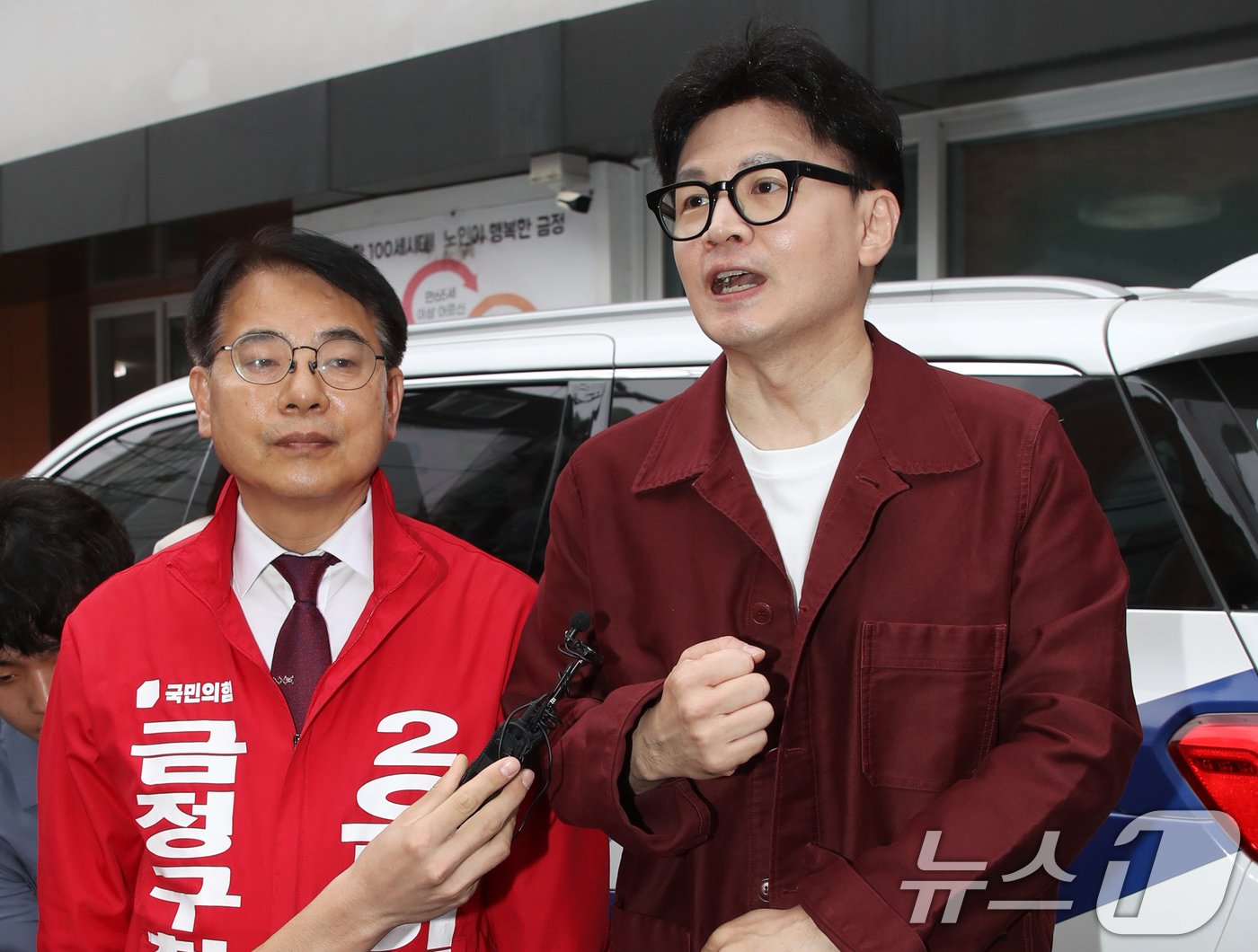 본문 이미지 - 한동훈 국민의힘 대표가 15일 오후 부산 금정구 대한노인회 부산금정구지회 앞에서 윤일현 금정구청장 후보 지지를 호소하고 있다. 2024.10.15/뉴스1 ⓒ News1 윤일지 기자