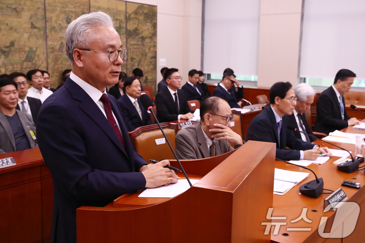 (서울=뉴스1) 이광호 기자 = 하종대 전 한국정책방송원 원장이 15일 오후 서울 여의도 국회에서 열린 문화체육관광위원회의 사행산업통합감독위원회·한국예술종합학교·언론중재위원회 등에 …