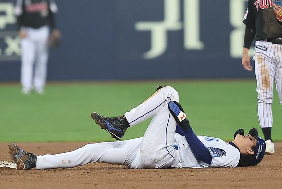 삼성 비보…'절정의 타격감' 구자욱, 1회 도루 시도하다 부상[PO2]