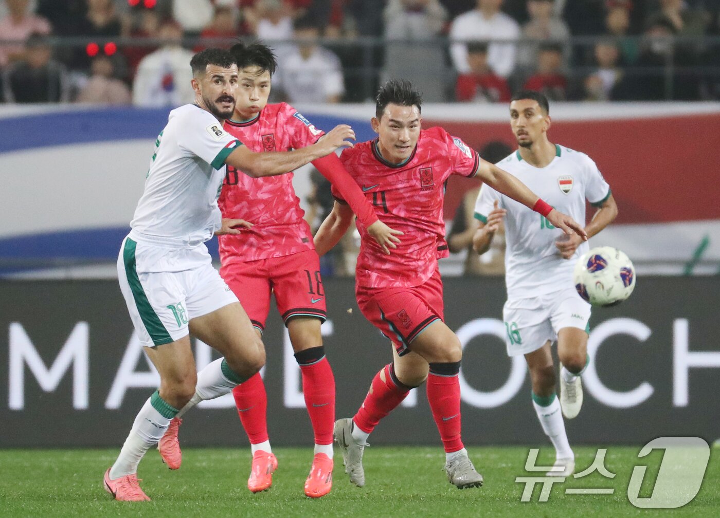 본문 이미지 - 월드컵 예선 기간 신뢰를 받았던 조유민이 대표팀에 복귀했다.  ⓒ News1 김영운 기자