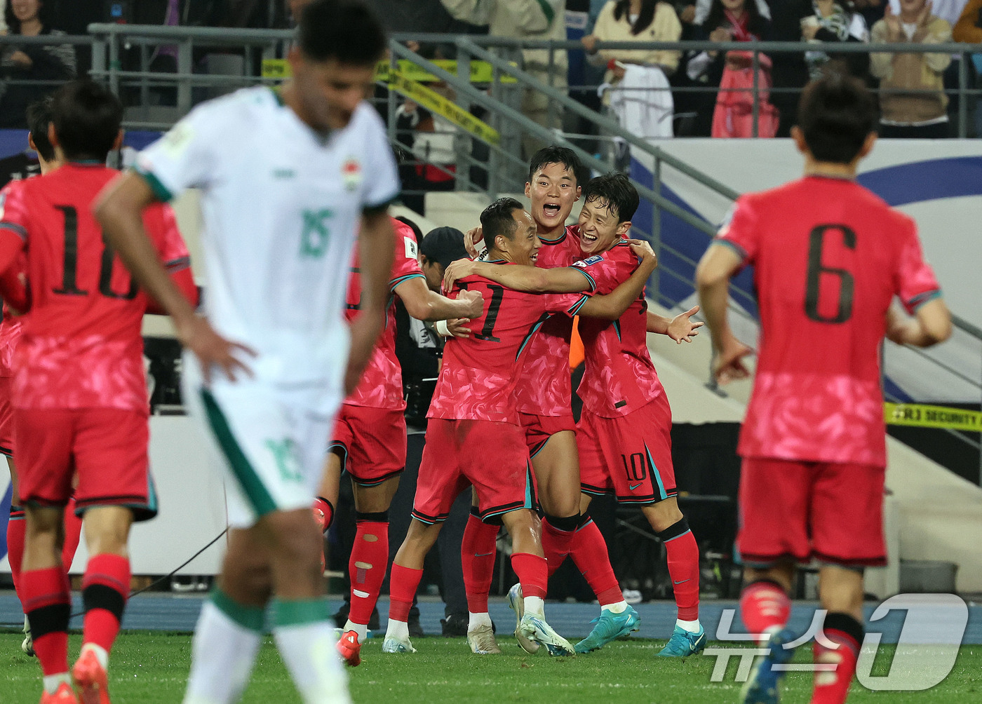 (용인=뉴스1) 구윤성 기자 = 15일 오후 경기 용인시 처인구 용인미르스타디움에서 열린 2026 국제축구연맹(FIFA) 북중미 월드컵 아시아 3차 예선 B조 4차전 대한민국과 이 …