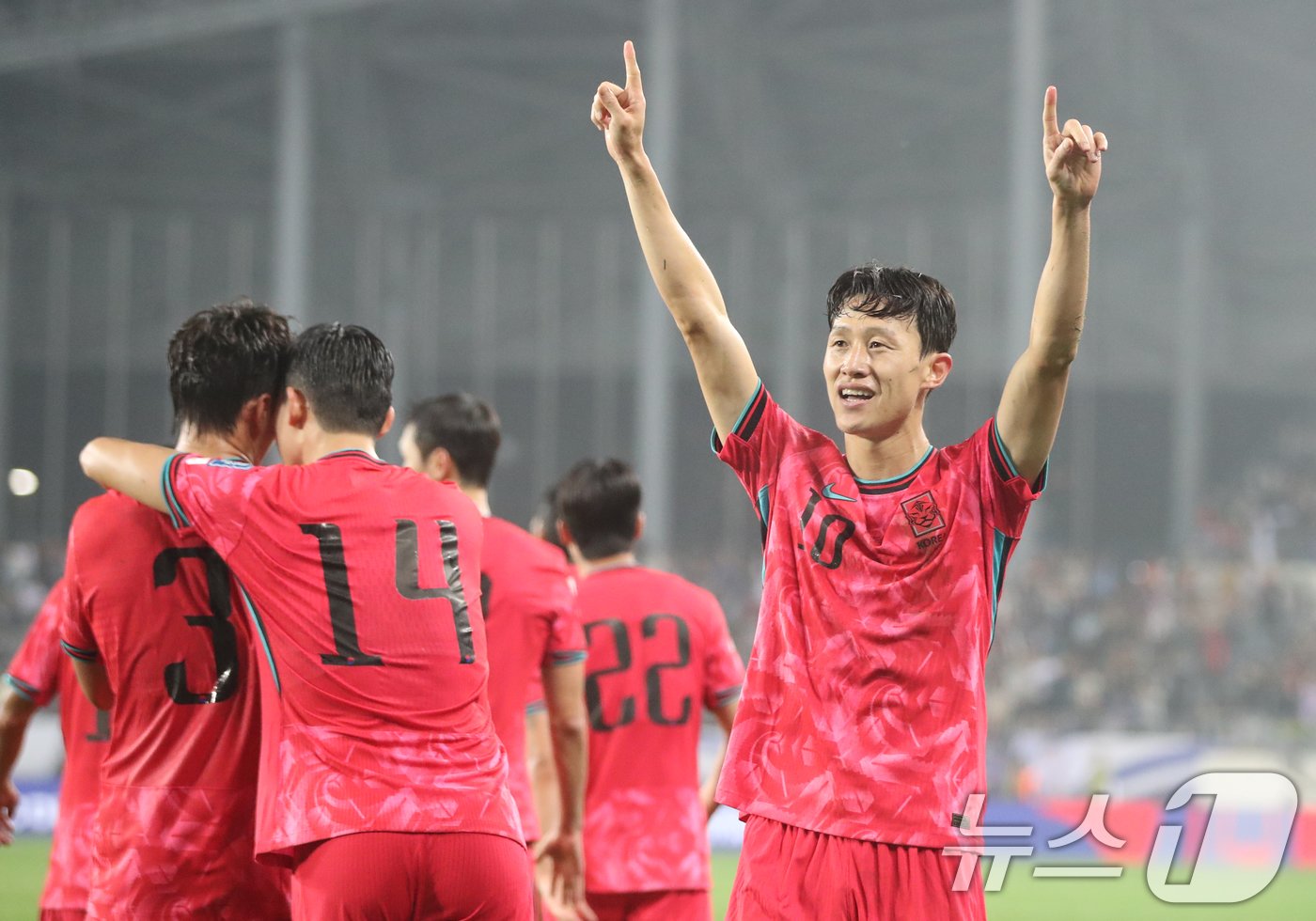 15일 오후 경기 용인시 처인구 용인미르스타디움에서 열린 2026 국제축구연맹&#40;FIFA&#41; 북중미 월드컵 아시아 3차 예선 B조 4차전 대한민국과 이라크의 경기, 대한민국 이재성이 골을 넣은 뒤 기뻐하고 있다. 2024.10.15/뉴스1 ⓒ News1 김영운 기자