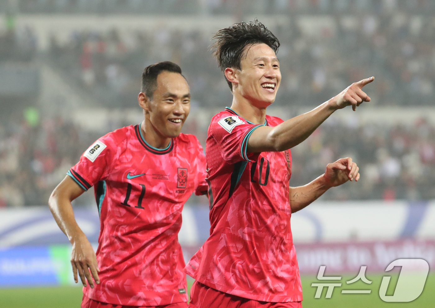 본문 이미지 - 15일 오후 경기 용인시 처인구 용인미르스타디움에서 열린 2026 국제축구연맹(FIFA) 북중미 월드컵 아시아 3차 예선 B조 4차전 대한민국과 이라크의 경기, 대한민국 이재성이 골을 넣은 뒤 기뻐하고 있다. 2024.10.15/뉴스1 ⓒ News1 김영운 기자