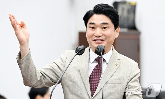 강경문 제주도의원 "전기차 충전소 의무설치 대상서 학교 빼야"