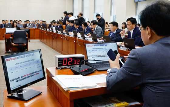 "김여사 목걸이 빌려줬나" vs "문다혜 파파괴"…오늘도 '정쟁 국감'