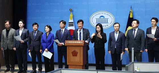 민주당, "검찰의 레드팀 회의는 김여사 무혐의 수순 밟기"