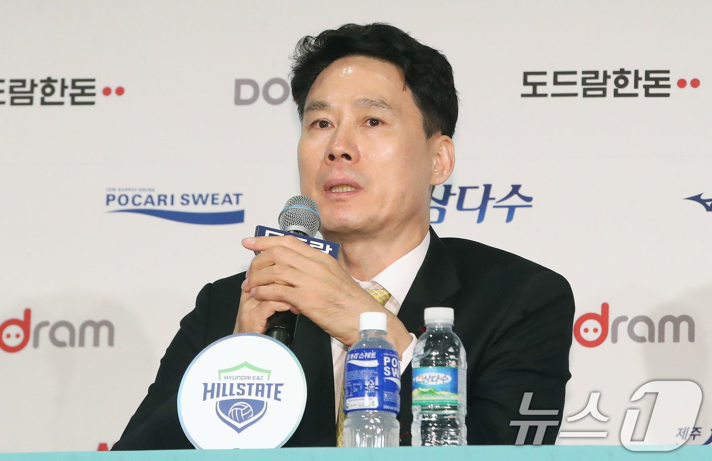 본문 이미지 - 16일 오후 서울 서초구 더케이호텔에서 열린 '도드람 2024-2025 V-리그 여자부 미디어데이'에서 현대건설 강성형 감독이 시즌에 임하는 각오를 밝히고 있다. 2024.10.16/뉴스1 ⓒ News1 임세영 기자