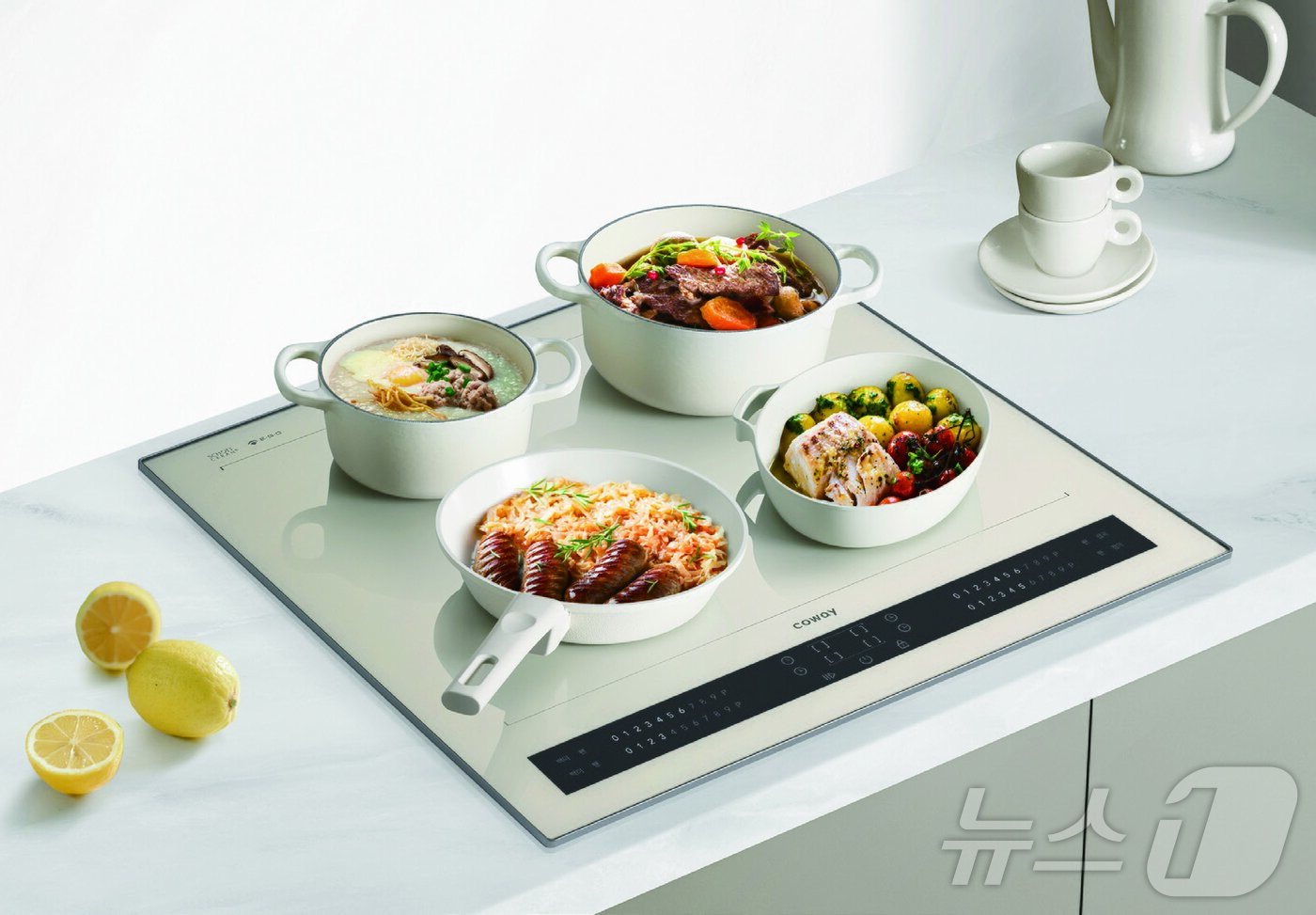 본문 이미지 - 코웨이 노블 인덕션 프리덤 오트밀 베이지 제품.(코웨이 제공)