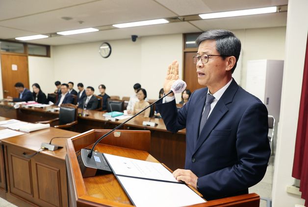 신형근 충북기업진흥원장 인사청문회 '적격'