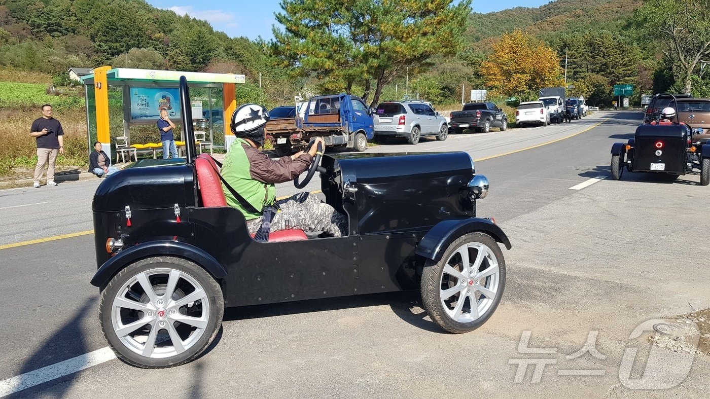 본문 이미지 - 16일 강원 횡성군 둔내면 삽교1리 마을회관 일원에서 미래형 모빌리티 서비스 시승회가 열렸다.(횡성군 제공) 2024.10.16/뉴스1