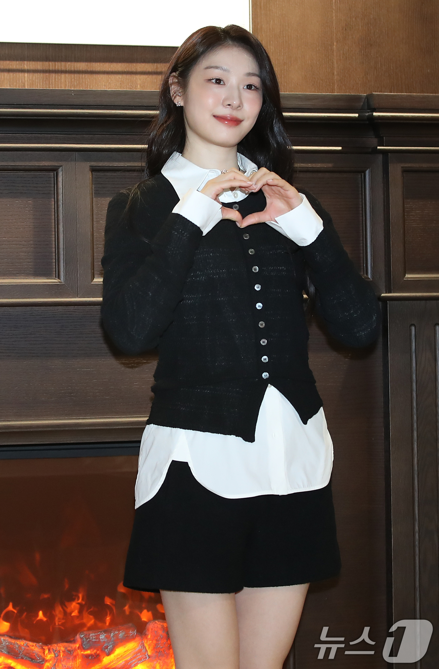 (서울=뉴스1) 권현진 기자 = 전 피겨스케이팅 국가대표 선수 김연아가 16일 서울 성동구 뉴발란스 성수 플래그십스토어에서 열린 그랜드 오픈 행사에 참석해 포즈를 취하고 있다. 2 …