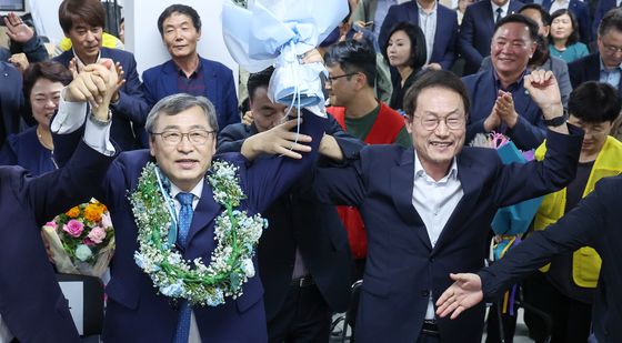 정근식 후보 '조희연 전 서울교육감과 함께'