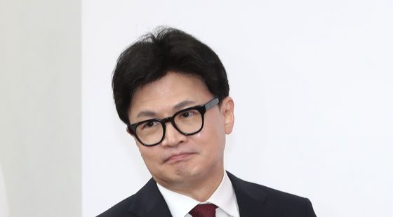 최고위회의 참석하는 한동훈 대표