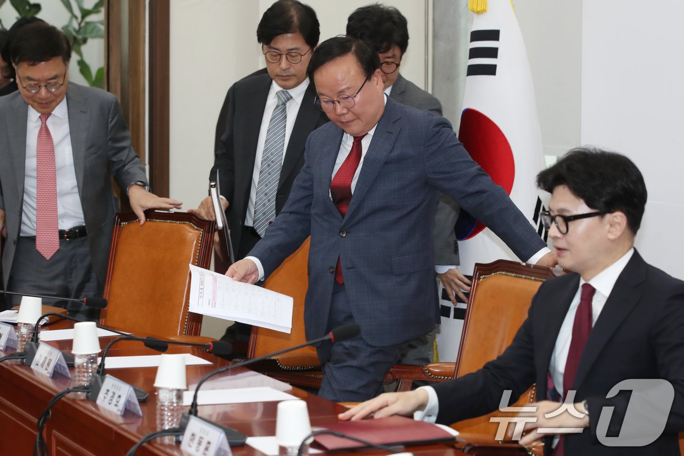 김재원 국민의힘 최고위원이 17일 오전 서울 여의도 국회에서 열린 최고위원회의에 참석하고 있다. 2024.10.17/뉴스1 ⓒ News1 이광호 기자