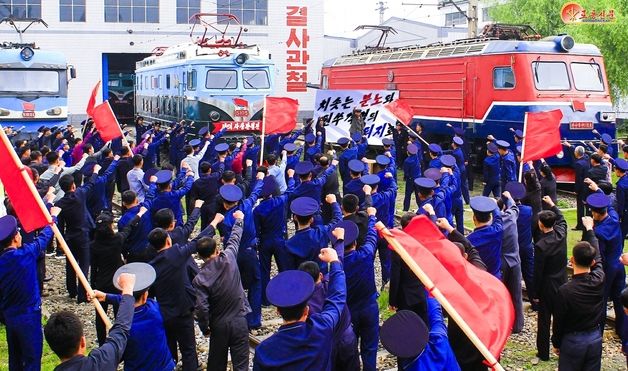 '대한민국은 적대국' 헌법 개정…경의선 폭파 사진 공개[데일리 북한]