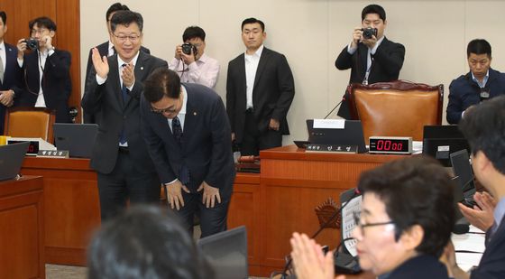 [국감]우원식 의장, 국감장 격려 방문