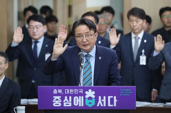 '사면초가' 김영환 충북지사 돌파구 찾기가 만만치 않다