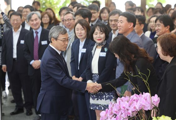 정근식 서울시교육감 "혁신 교육은 잇되, 한계는 넘어서겠다"