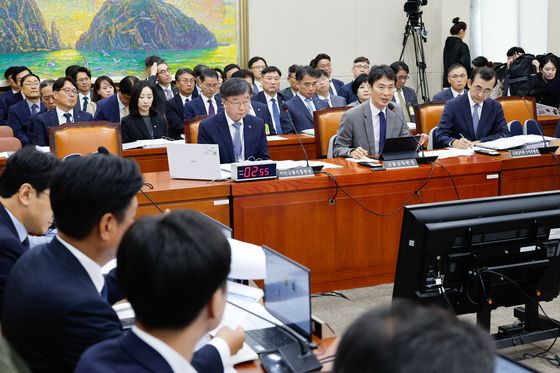 정무위, KB국민은행·OK금융그룹 국감 증인 채택…애플코리아도