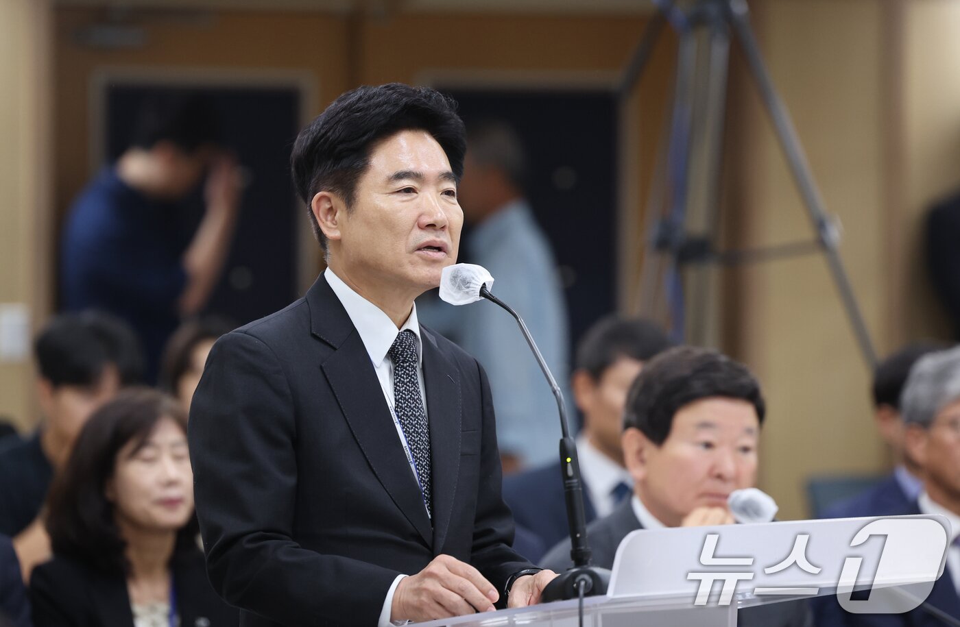 본문 이미지 - 김대중 전남교육감이 17일 오전 광주시교육청에서 열린 국회교육위 국정감사에서 업무보고를 하고 있다. 2024.10.17/뉴스 ⓒ News1 김태성 기자