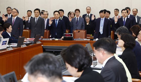 "소속 학회에 수억원 투입 국립중앙의료원 센터장 '경고' 솜방망이"