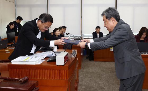 [국감 초점] 여야 모두 의사 부족 우려…기관장 "올해 의료대란 안 끝날 듯"