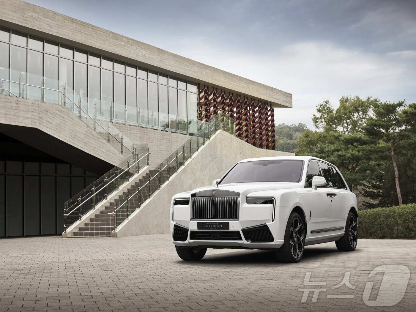 본문 이미지 -  롤스로이스 블랙 배지 컬리넌 시리즈Ⅱ (롤스로이스모터카 제공)