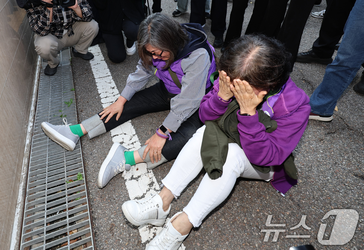 (서울=뉴스1) 구윤성 기자 = 10·29 이태원 참사 부실 대응 관련 업무상 과실치사 혐의로 기소된 김광호 전 서울경찰청장이 17일 오전 서울 마포구 서울서부지방법원에서 열린 1 …