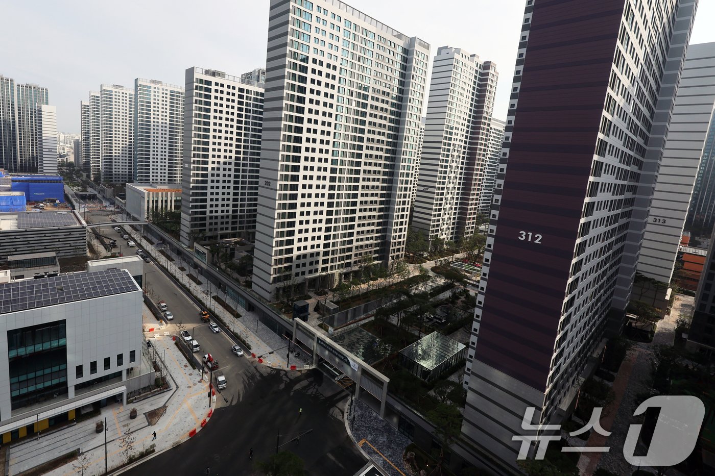 본문 이미지 - 17일 서울 강동구 올림픽파크포레온의 모습. 2024.10.17/뉴스1 ⓒ News1 황기선 기자