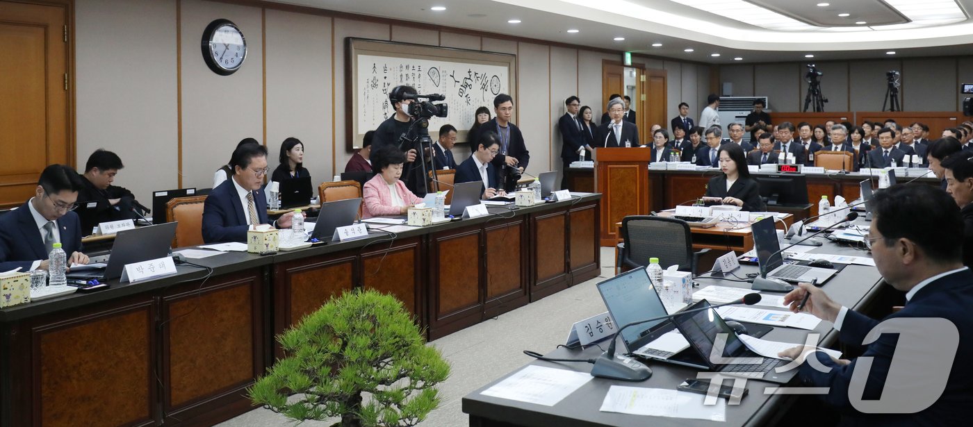 본문 이미지 - 박종훈 대전고등법원장이 17일 대전광역시 대전고등법원에서 열린 국회 법제사법위원회 국정감사에서 발언을 하고 있다. 2024.10.17/뉴스1 ⓒ News1 유경석 기자