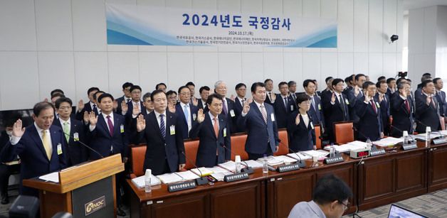 [국감] 선서하는 김동섭 한국석유공사 사장