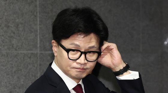 한동훈, 김여사 무혐의 "국민 납득할지 지켜봐야"