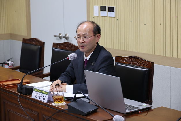 '수의계약·정치중립' 우려…변광섭 청주문화재단 대표 인사청문회