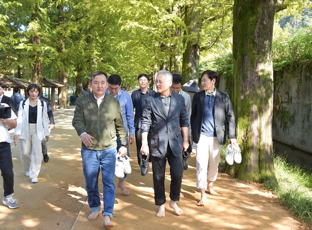 담양 찾은 유인촌 "남부권 광역관광개발 사업으로 문화 키울 것"