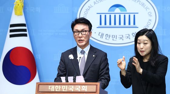 김건희 불기소 관련 기자회견 하는 김민석 최고위원