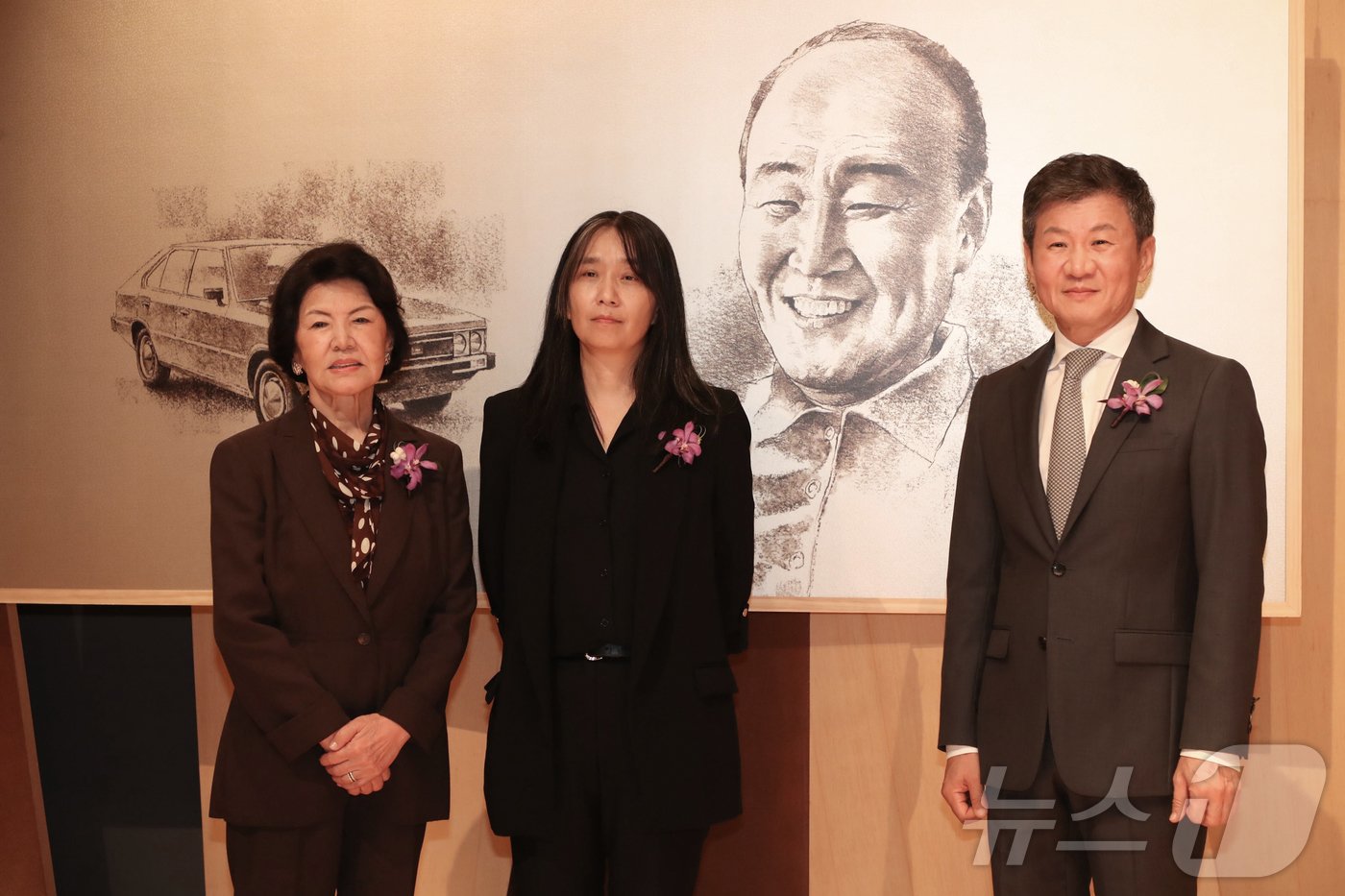 한국인 최초로 노벨문학상을 수상한 한강 작가가 17일 오후 서울 강남구 아이파크타워에서 열린 제18회 포니정 혁신상 시상식에 참석하고 있다. HDC그룹의 비영리재단인 포니정재단은 한강이 노벨문학상 수상자로 선정되기 전인 지난 9월, 제18회 포니정 혁신상의 주인공으로 한강을 선택했다. 2024.10.17/뉴스1 ⓒ News1 사진공동취재단