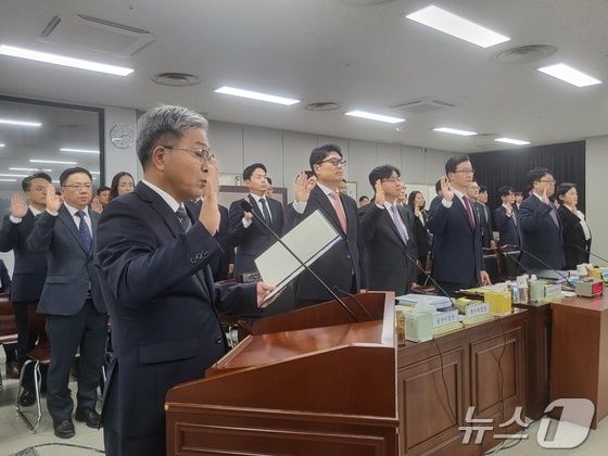 국힘 의원 "명태균 5명이 수사, 이재명은 70여명…서울로 이송해야"