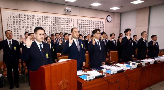 [국감]선서하는 박세현 서울고검장