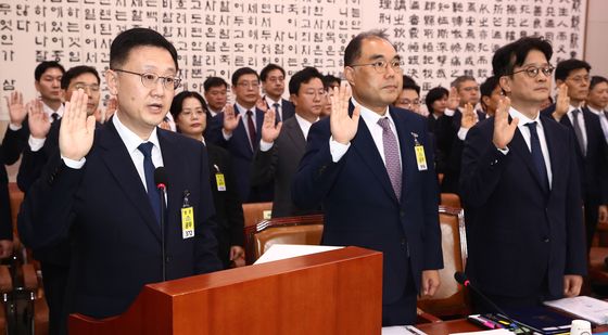 [국감]선서하는 박세현 서울고검장