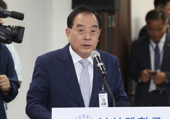 선거법 위반 중도하차 하윤수, 장예찬 선거운동 도운 혐의 집유