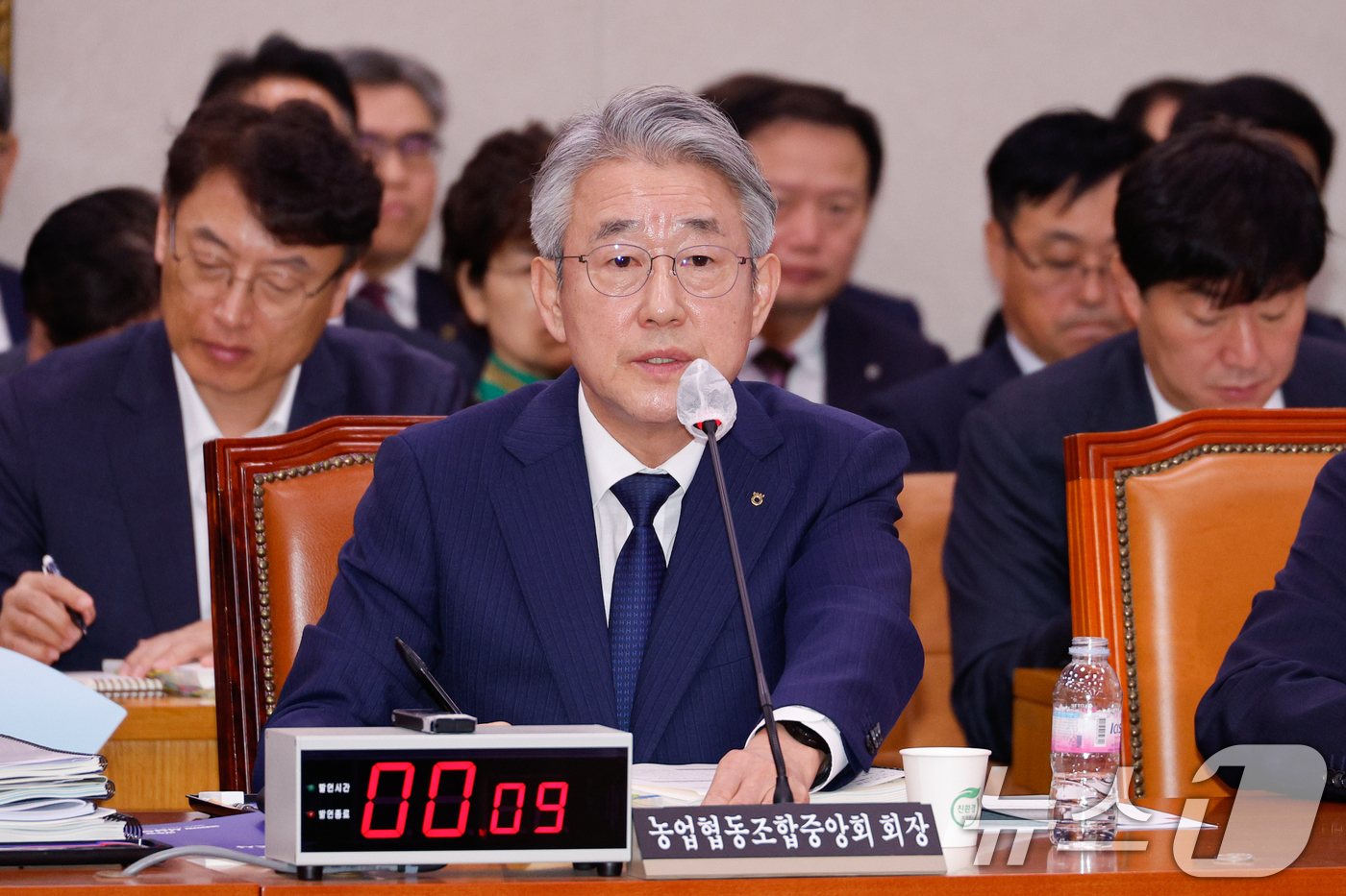 (서울=뉴스1) 안은나 기자 = 강호동 농협중앙회장이 18일 오전 서울 여의도 국회 농림축산식품해양수산위원회에서 열린 농업협동조합중앙회·농협경제지주·농협금융지주 국정감사에서 의원 …