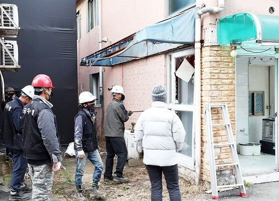 파주시, 셩매매 집결지 불법건축물 4개동 강제철거