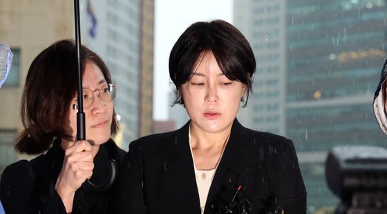 '음주운전 혐의' 경찰 출석한 문 전 대통령딸 다혜씨…"죄송합니다"