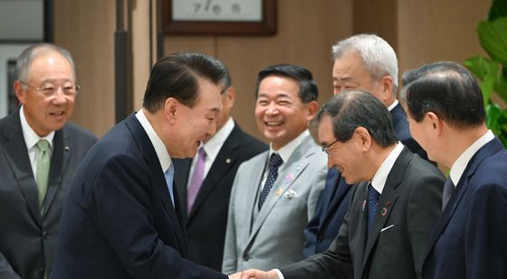 윤 대통령, 日 경제인 대표단 접견…”한일 기업간 협력 확대하자”