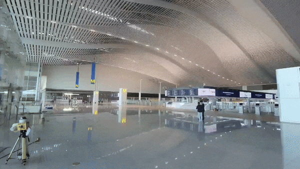 본문 이미지 - 지난 17일 언론에 공개된 인천공항 제2여객터미널 체크인 카운터 홀.ⓒ News1 조용훈 기자