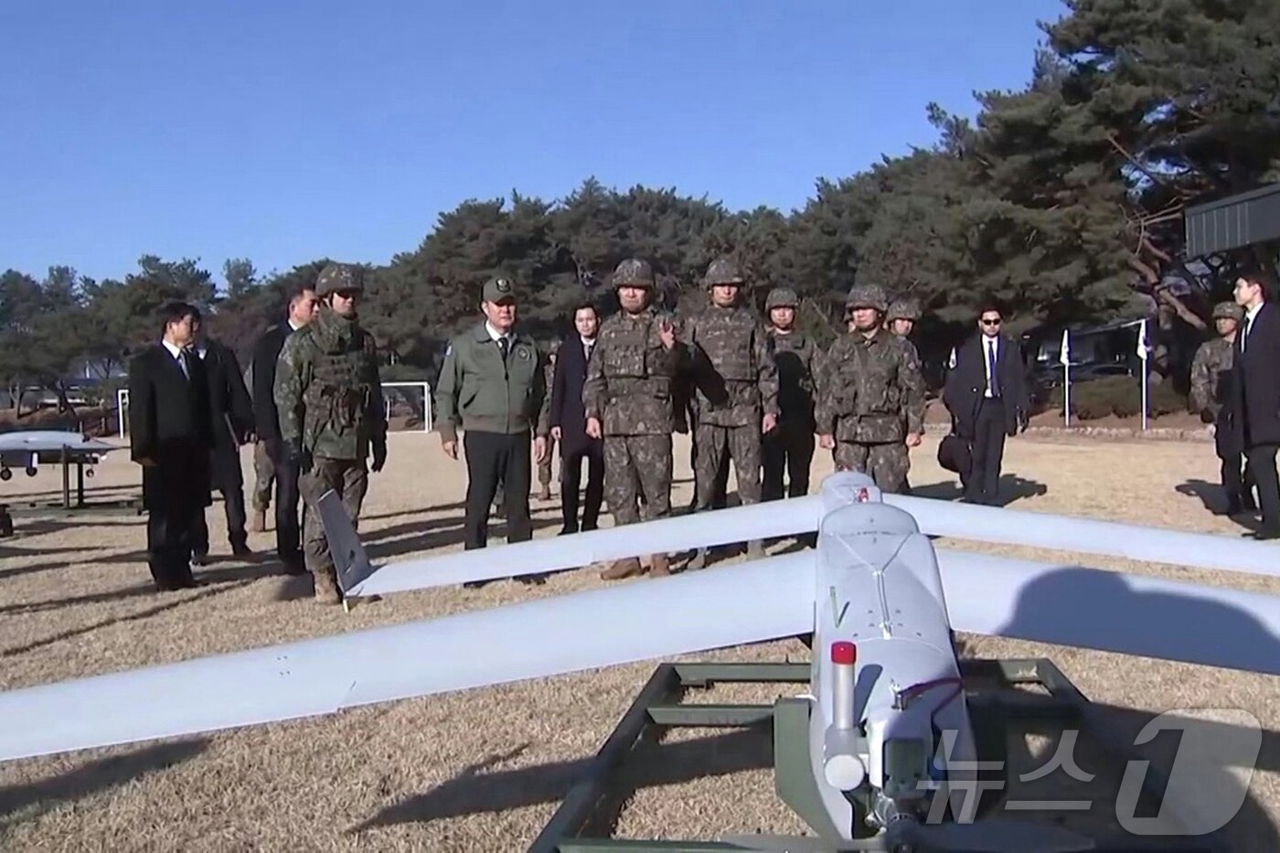 본문 이미지 - (평양 노동신문=뉴스1) = 지난 2024년 10월 19일 북한 국방성 대변인은 노동당 기관지 노동신문에 담화를 싣고 평양에 침투한 무인기의 잔해를 분석한 결과 한국 국군의 날 기념행사 때 차량에 탑재됐던 무인기와 동일한 기종이라고 주장했다.[국내에서만 사용가능. 재배포 금지. DB 금지. For Use Only in the Republic of Korea. Redistribution Prohibited] rodongphoto@news1.kr