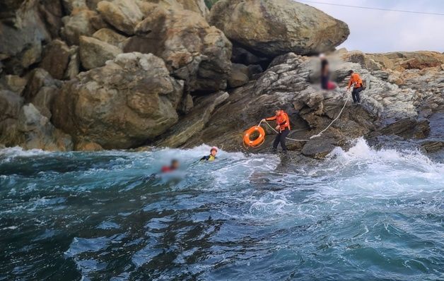 여수 거문도 갯바위서 40대 낚시객 바다 빠져…해경에 구조