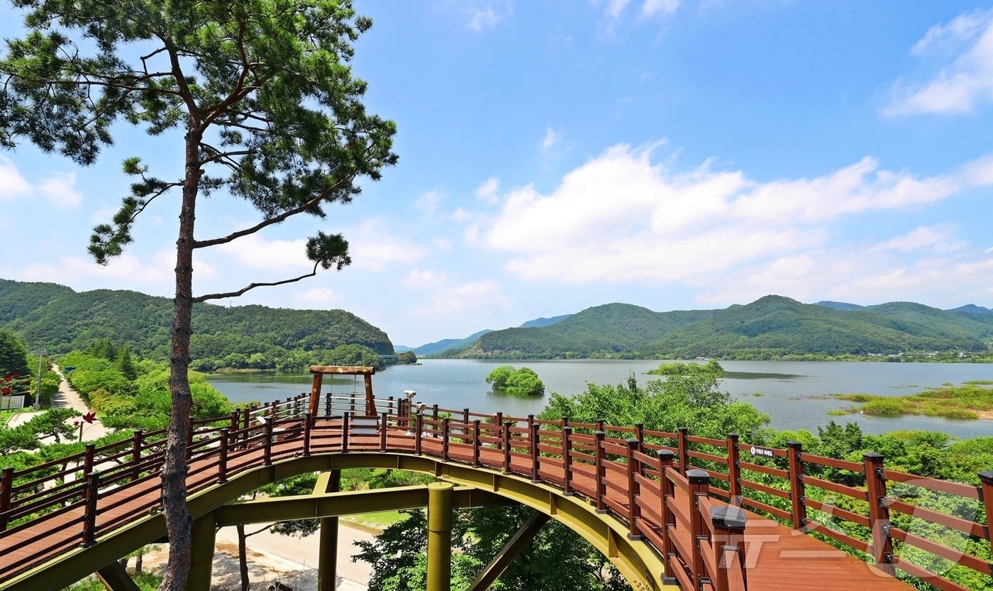본문 이미지 - 정읍시 용산호 배경 ‘산천유수 히든길’(정읍시 제공)2024.10.19/뉴스1