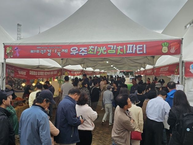 "비싸다, 아니다"…'김치축제'도 피하지 못한 바가지 논란