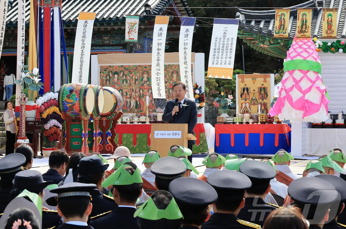 (서울=뉴스1) = 이상민 행정안전부 장관이 19일 오전 서울 은평구 소재 진관사에서 열린 '24년 진관사 국행수륙재 기념식에 참석해 축사하고 있다. (행정안전부 제공) 2024. …